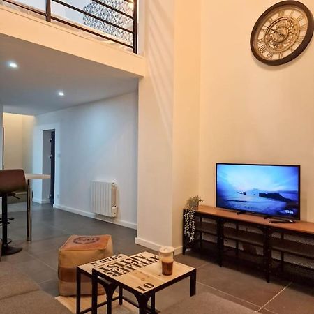 Apartamento Grand Loft Avec Terrasse Privee Saint-Etienne  Exterior foto