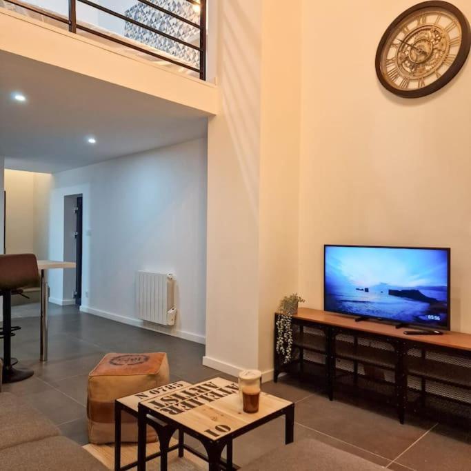 Apartamento Grand Loft Avec Terrasse Privee Saint-Etienne  Exterior foto